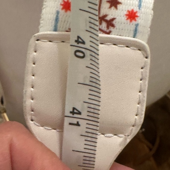 SN & Fashion Women's Lavender and Tan Crossbody Bag 8”W x 6”L Perfect  condition - Picture 12 of 12